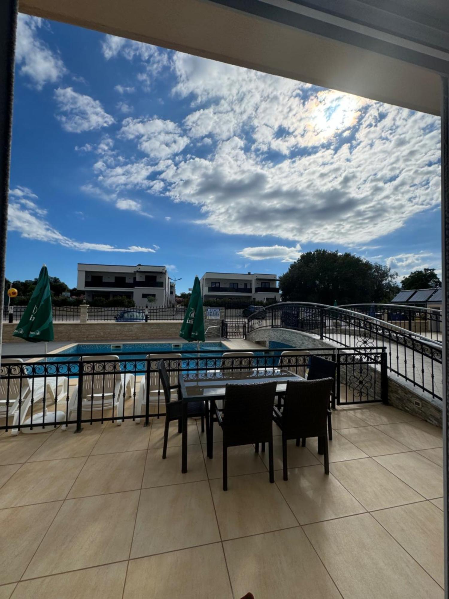 Funtana Appartements An Der 1 Reihe Vom Meer Exterior photo