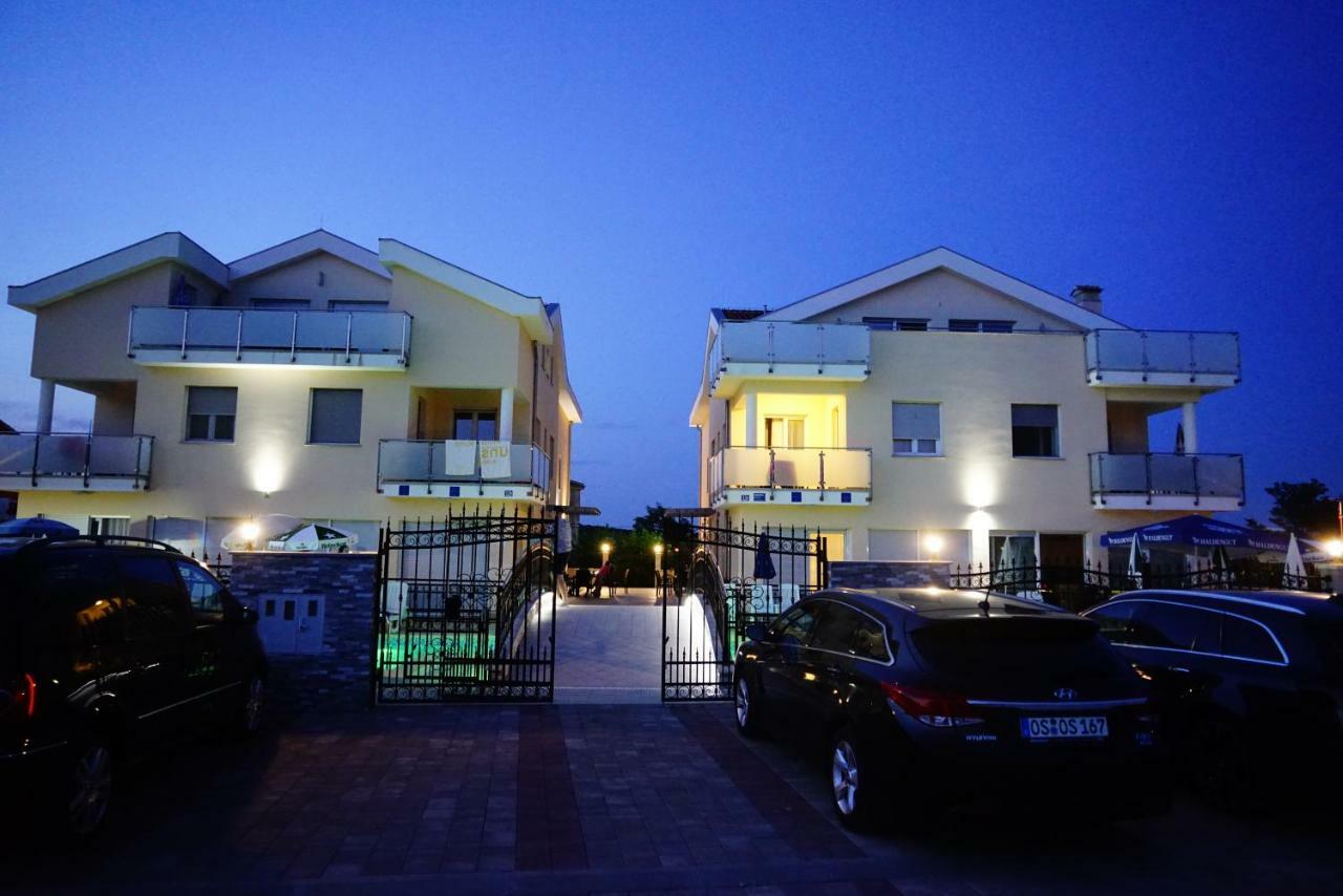Funtana Appartements An Der 1 Reihe Vom Meer Exterior photo