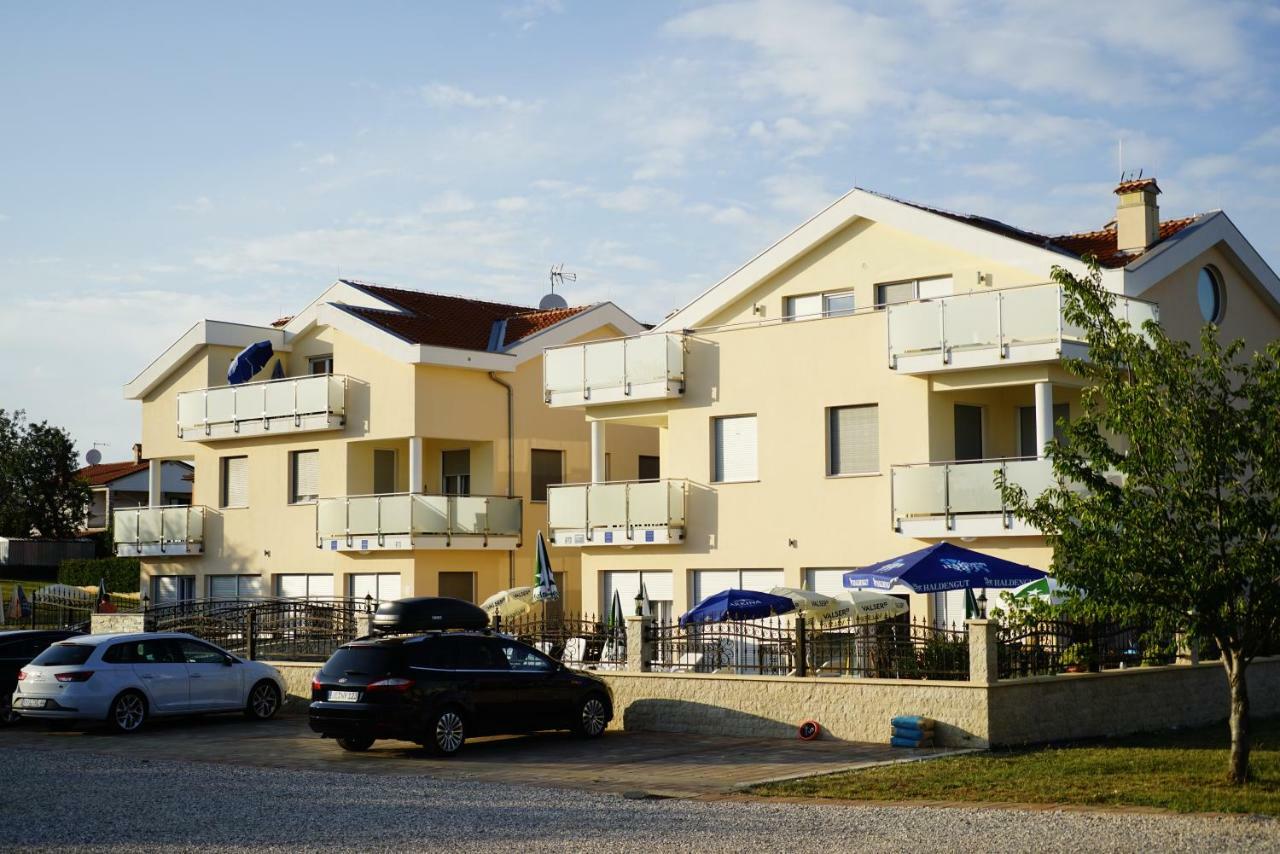 Funtana Appartements An Der 1 Reihe Vom Meer Exterior photo